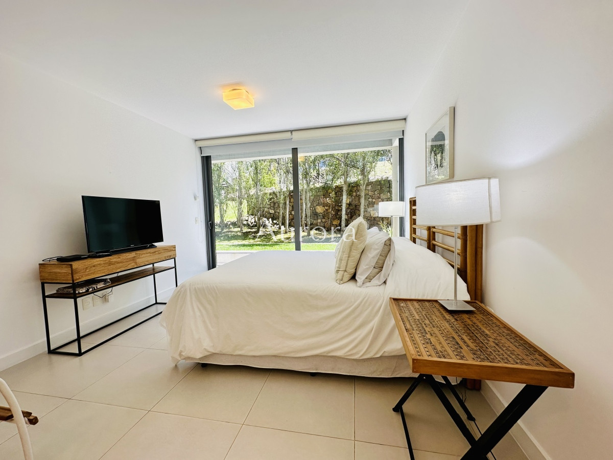 Apartamento ID.31 - Venta y Alquiler temporario de apartamento moderno de dos dormitorios con parrillero en Punta Ballena