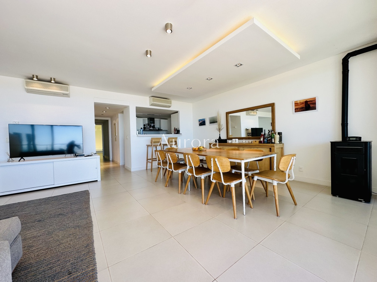 Apartamento ID.31 - Venta y Alquiler temporario de apartamento moderno de dos dormitorios con parrillero en Punta Ballena