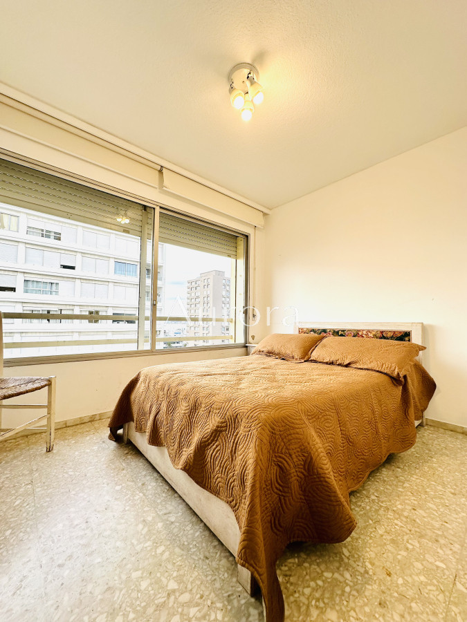 Apartamento ID.40 - Venta de apartamento en Península de Punta del este con 3 dormitorios y 2 baños reciclado 