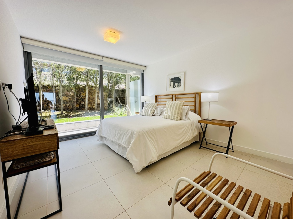 Apartamento ID.31 - Venta y Alquiler temporario de apartamento moderno de dos dormitorios con parrillero en Punta Ballena