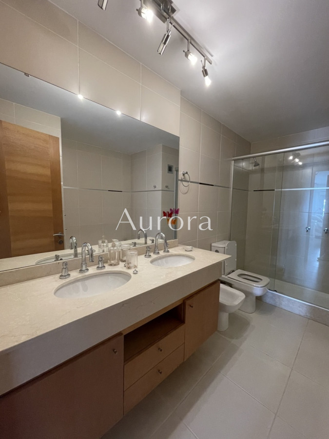 Apartamento ID.88 - Apartamento de 2 Dormitorios a metros del mar y torre moderna, playa Mansa, Punta del Este