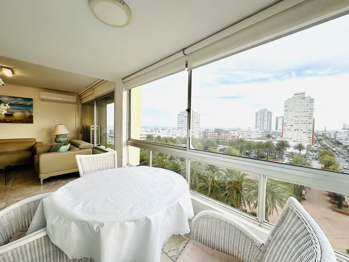 Apartamento ID.40 - Venta de apartamento en Península de Punta del este con 3 dormitorios y 2 baños reciclado 