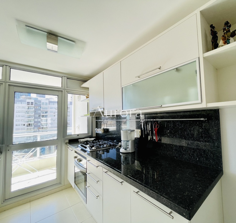 Apartamento ID.88 - Apartamento de 2 Dormitorios a metros del mar y torre moderna, playa Mansa, Punta del Este
