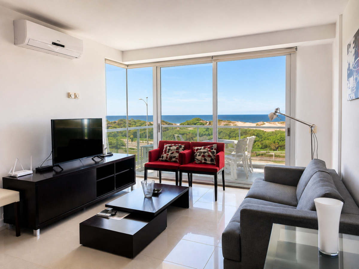 Apartamento de 3 Dormitorios en Primera Línea del Mar, Playa Brava Punta del Este