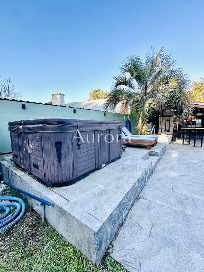 Casa ID.356 - Espectacular Casa Moderna de 5 Dormitorios con Piscina Climatizada y Barbacoa en Alquiler de Temporada, Punta del Este
