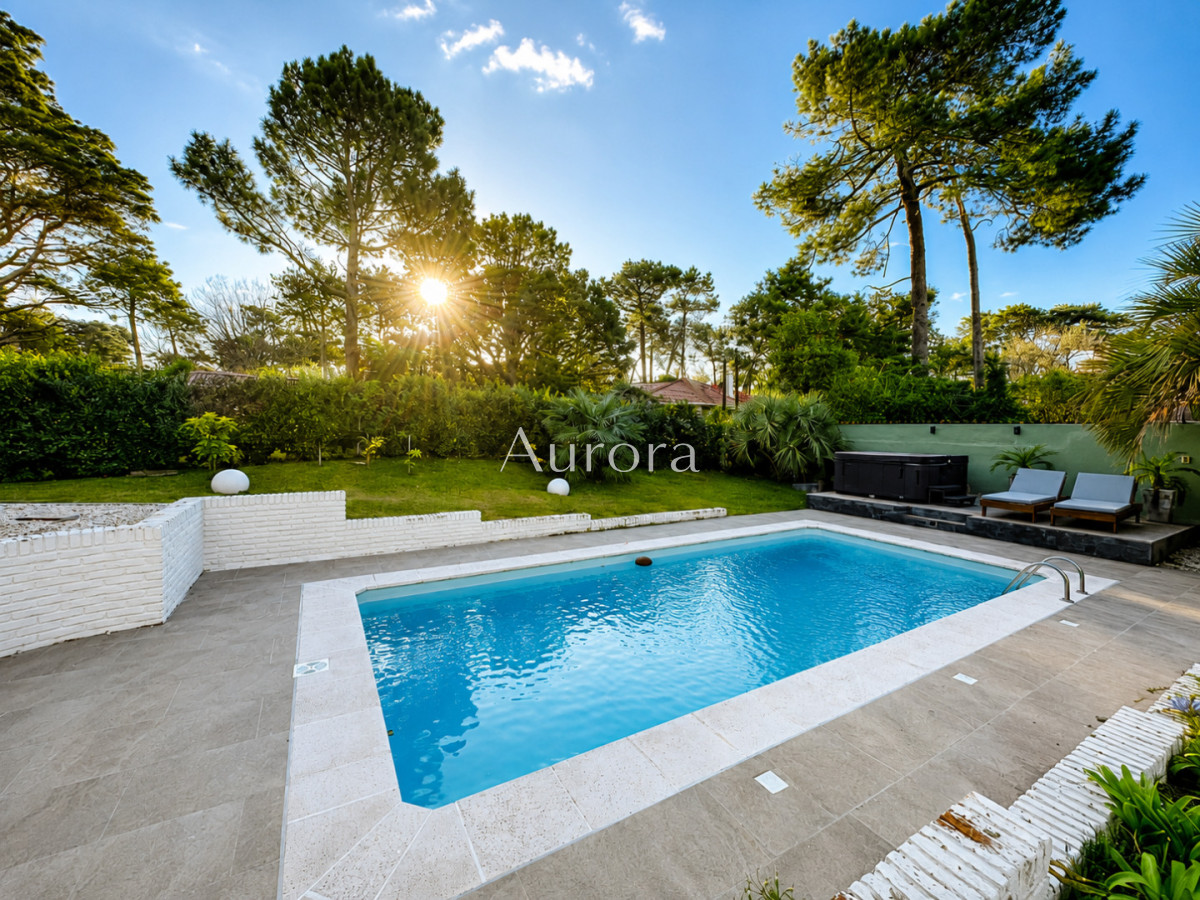 Casa ID.356 - Espectacular Casa Moderna de 5 Dormitorios con Piscina Climatizada y Barbacoa en Alquiler de Temporada, Punta del Este