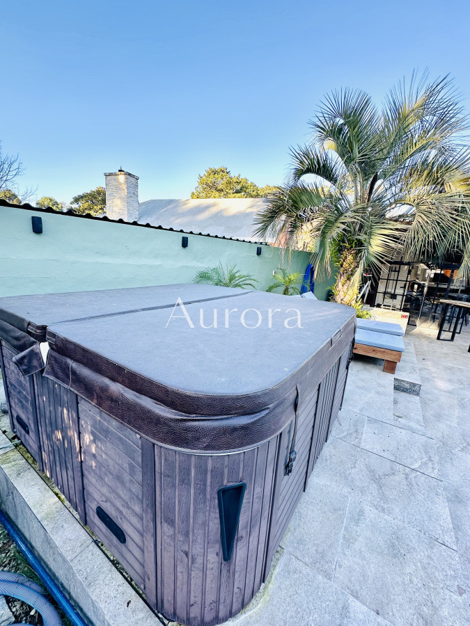 Casa ID.356 - Espectacular Casa Moderna de 5 Dormitorios con Piscina Climatizada y Barbacoa en Alquiler de Temporada, Punta del Este