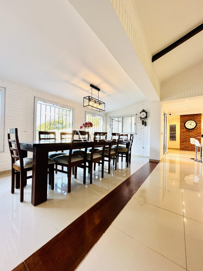 Casa ID.356 - Espectacular Casa Moderna de 5 Dormitorios con Piscina Climatizada y Barbacoa en Alquiler de Temporada, Punta del Este