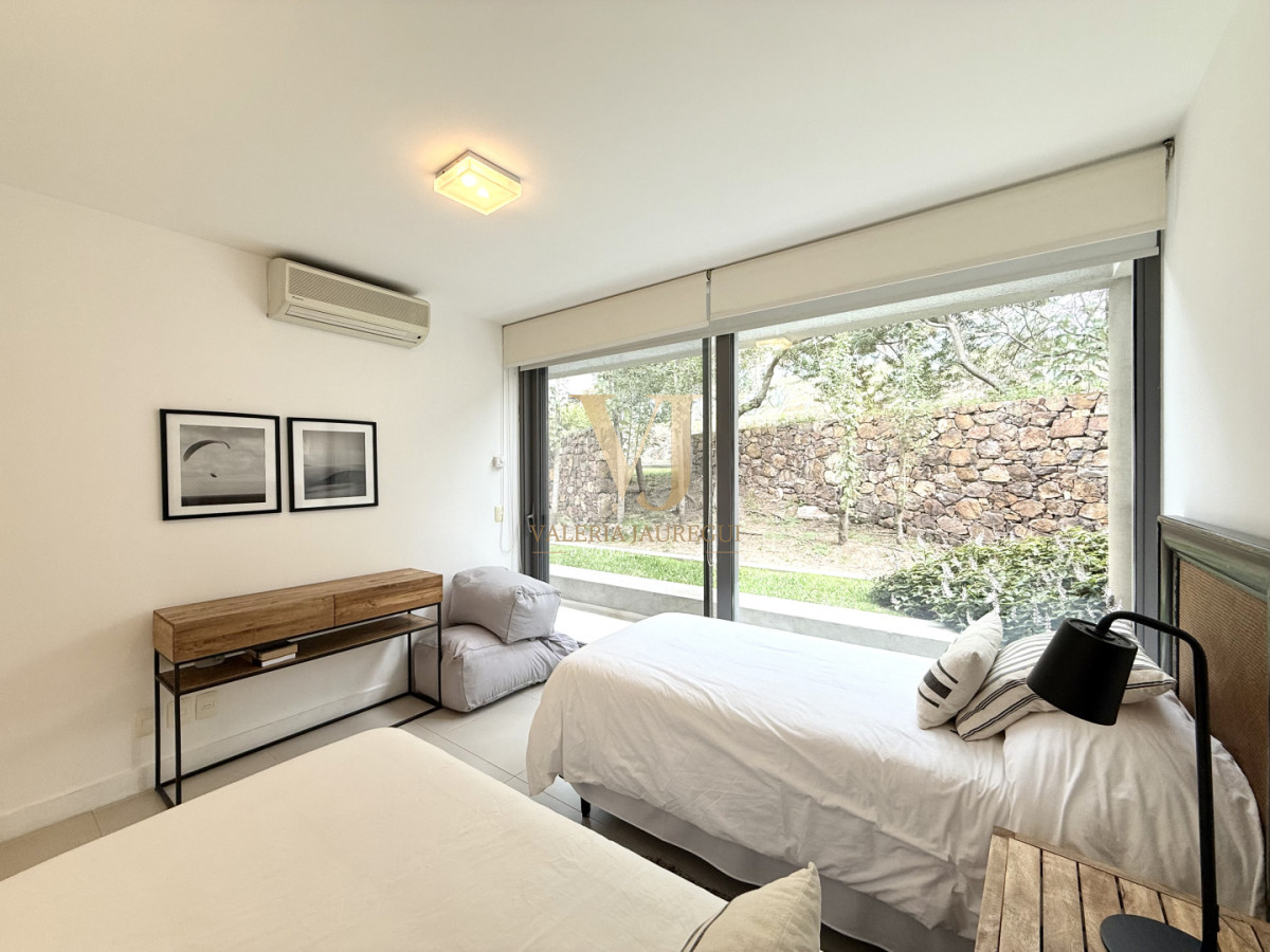 Apartamento ID.896 - Venta de hermoso departamento de 2 dormitorios más parrillero en Punta Ballena 