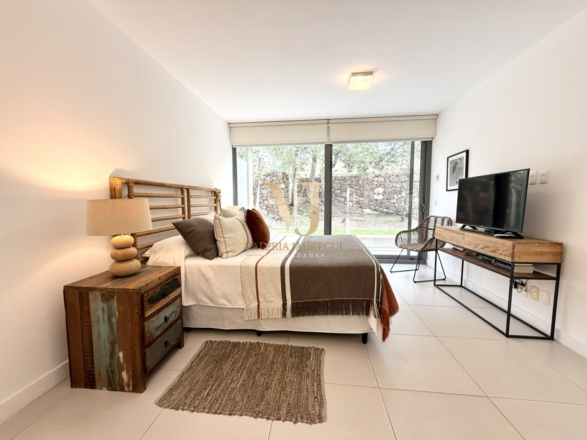 Apartamento ID.896 - Venta de hermoso departamento de 2 dormitorios más parrillero en Punta Ballena 