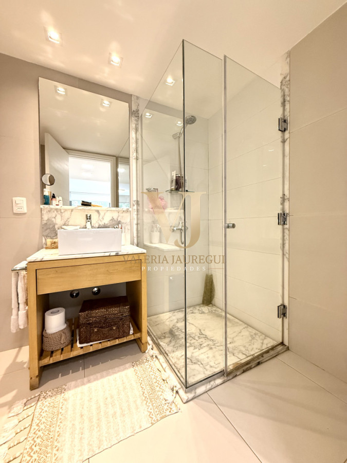 Apartamento ID.896 - Venta de hermoso departamento de 2 dormitorios más parrillero en Punta Ballena 