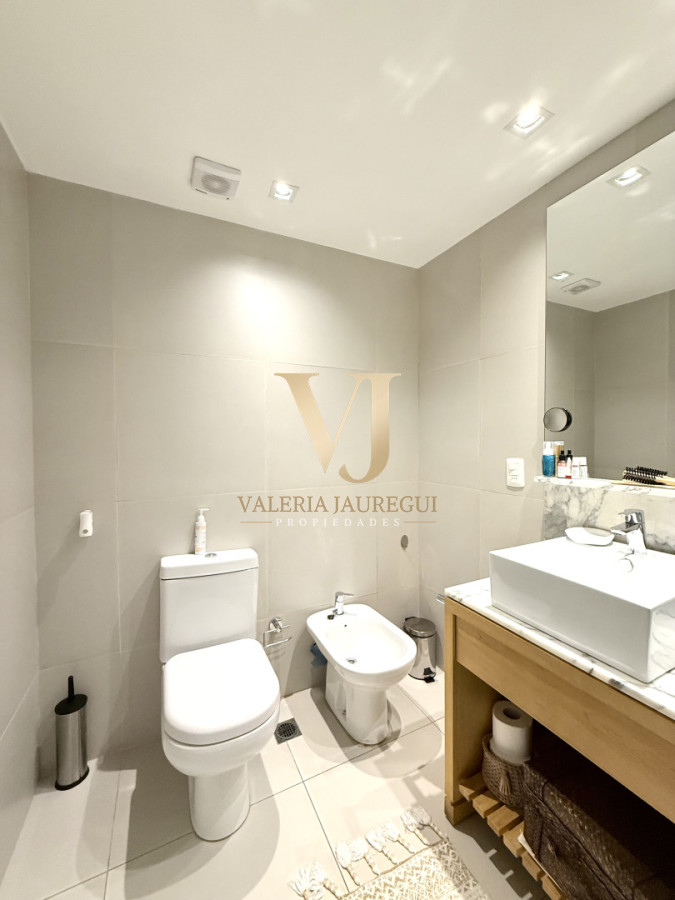 Apartamento ID.896 - Venta de hermoso departamento de 2 dormitorios más parrillero en Punta Ballena 
