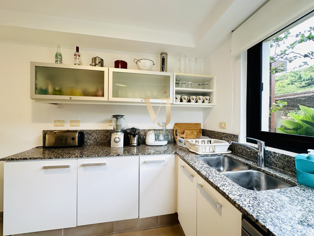 Apartamento ID.898 - Excelente y amplio departamento duplex en venta de 3 dormitorios mas dependencia con parrillero, Punta Ballena