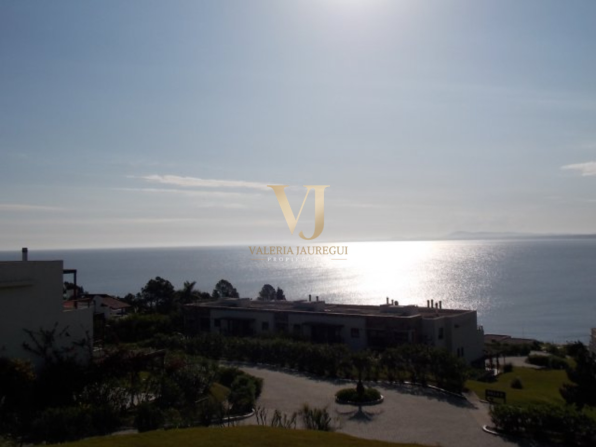 Apartamento ID.898 - Excelente y amplio departamento duplex en venta de 3 dormitorios mas dependencia con parrillero, Punta Ballena