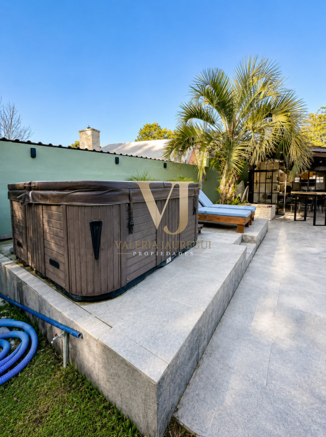 Casa ID.894 - Espectacular Casa Moderna de 5 Dormitorios con Piscina Climatizada en Alquiler de Temporada