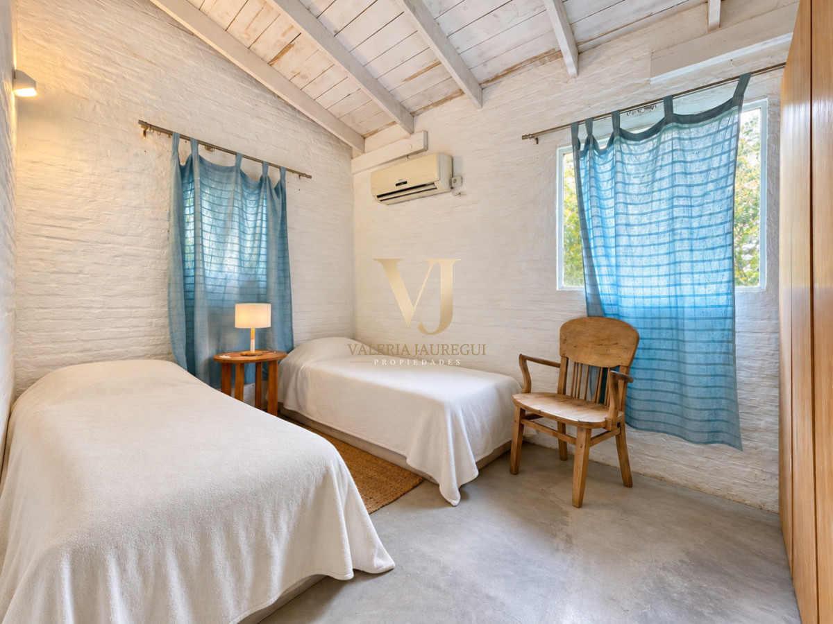 Casa ID.892 - Excelente Casa de 4 Dormitorios con Piscina y Parrillero en Montoya, La Barra