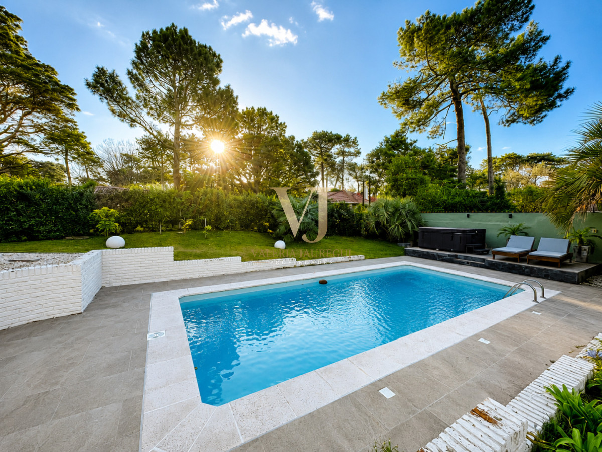 Casa ID.894 - Espectacular Casa Moderna de 5 Dormitorios con Piscina Climatizada en Alquiler de Temporada