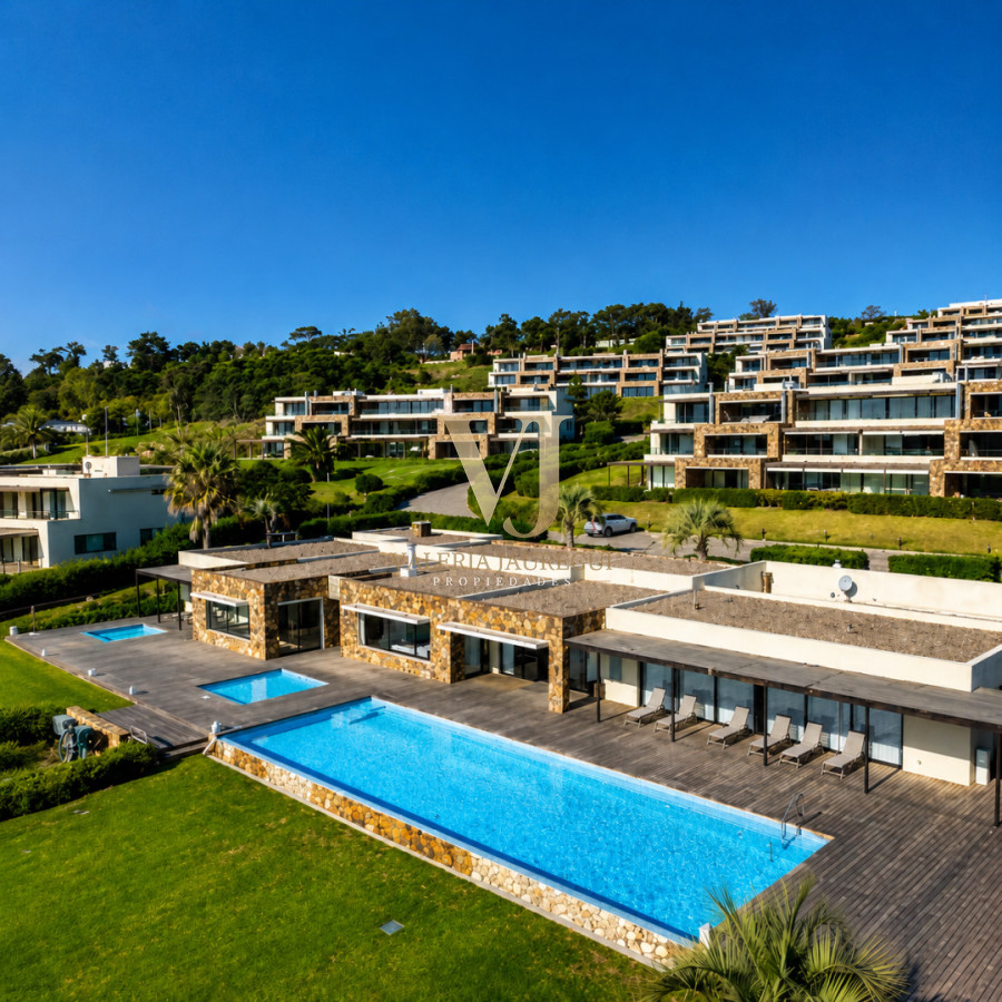 Apartamento ID.898 - Excelente y amplio departamento duplex en venta de 3 dormitorios mas dependencia con parrillero, Punta Ballena