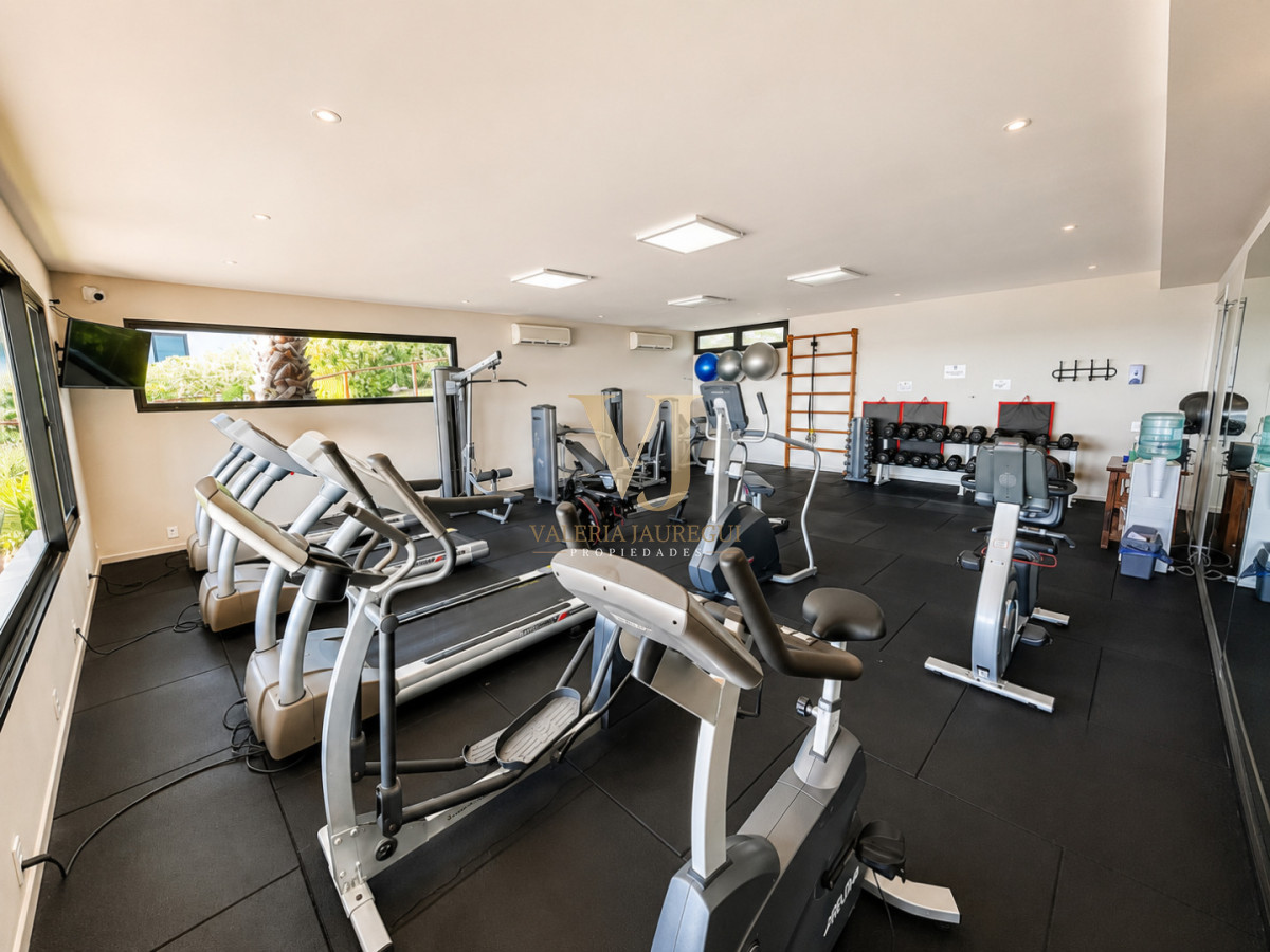 Apartamento ID.898 - Excelente y amplio departamento duplex en venta de 3 dormitorios mas dependencia con parrillero, Punta Ballena