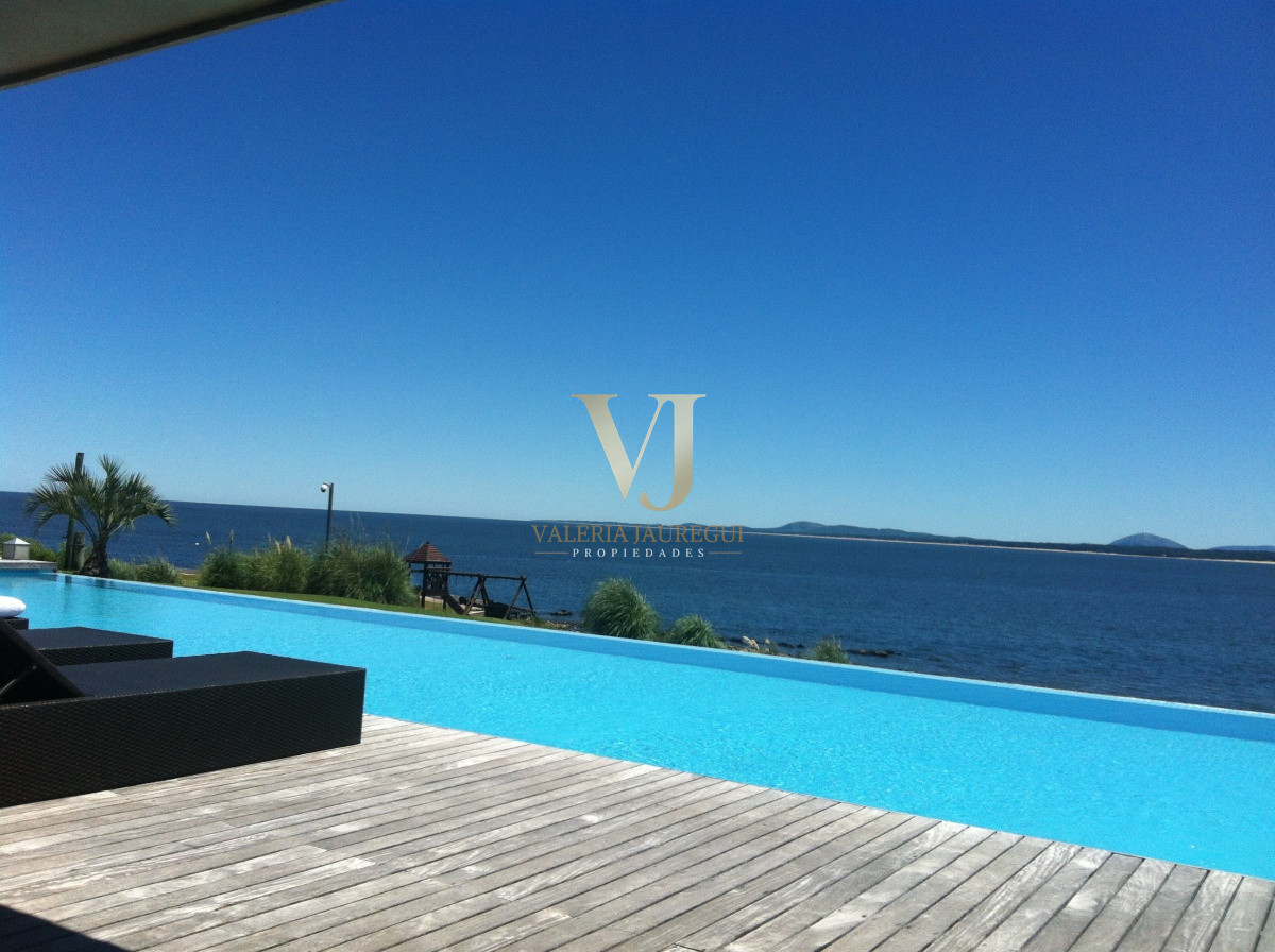 Apartamento ID.898 - Excelente y amplio departamento duplex en venta de 3 dormitorios mas dependencia con parrillero, Punta Ballena