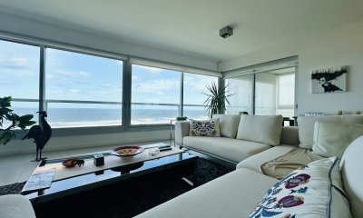 Oportunidad en Venta! Apartamento sobre playa Brava de 3 Dormitorios más Dependencia, Torre Le Parc