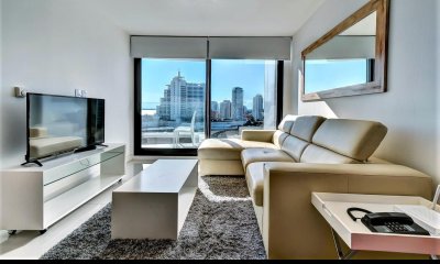 Venta de apartamento de dos dormitorios con dos baños moderna Torre, Art Tower, Punta del Este