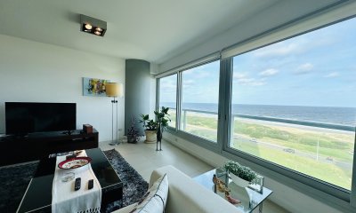 Oportunidad en Venta! Apartamento sobre playa Brava de 3 Dormitorios más Dependencia, Torre Le Parc
