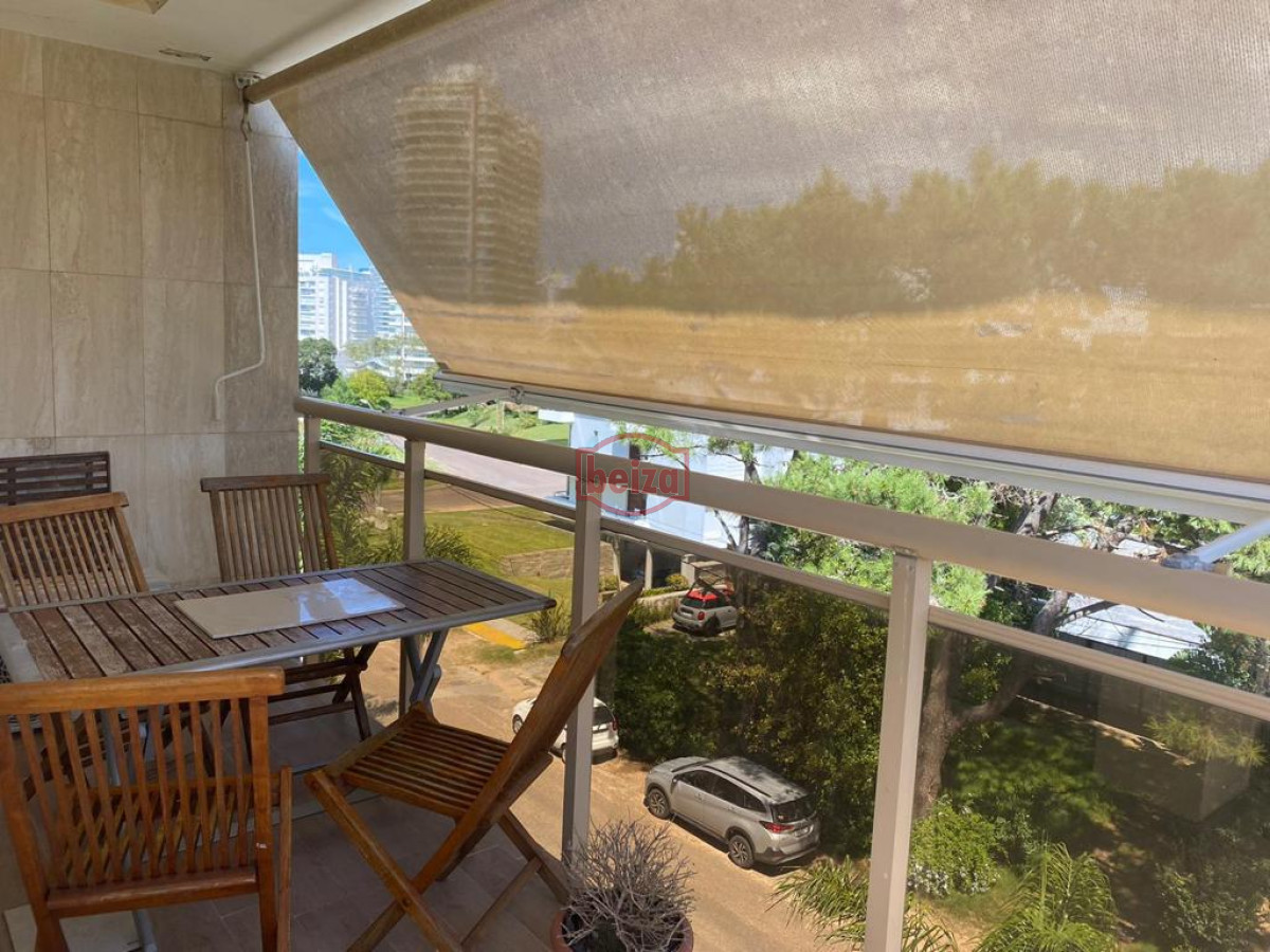 Apartamento ID.165590/ALQUILA-APARTAMENTO-3-DORMITORIOS-,-2-BAÑOS - Apartamento de 2 Dormitorios en Aidy Grill a Pocos Metros de Playa Brava - Venta