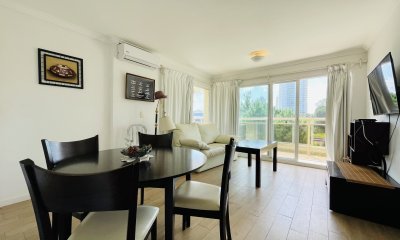 Apartamento de 2 Dormitorios en Aidy Grill a Pocos Metros de Playa Brava - Venta