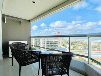 Alquiler temporario y venta de apartamento en torre de playa Brava con dos dormitorios 