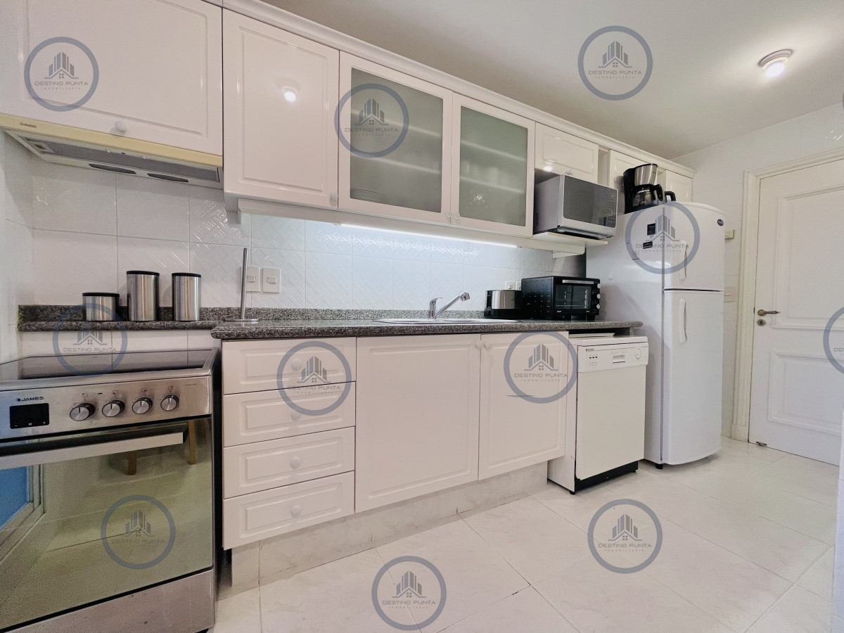 Apartamento ID.79 - Apartamento de 3 Dormitorios sobre Playa Mansa, en Venta y Alquiler, Punta del Este