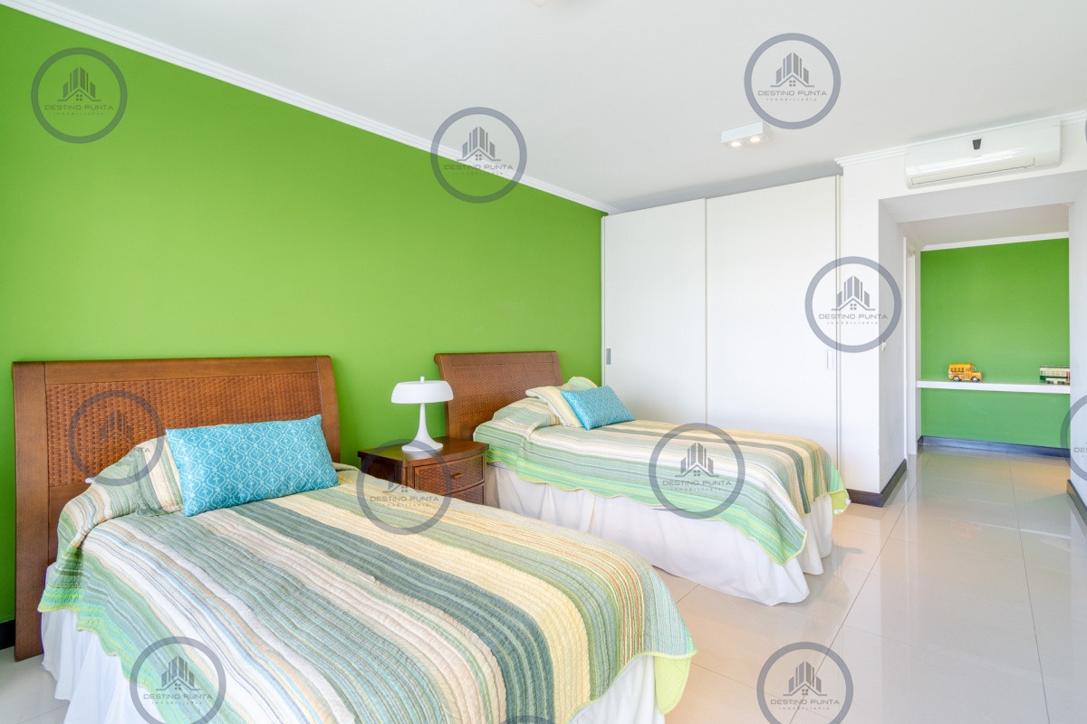 Apartamento ID.89 - Oportunidad Moderno Apartamento de 3 Dormitorio y Dependencia Frente al Mar, Playa Brava