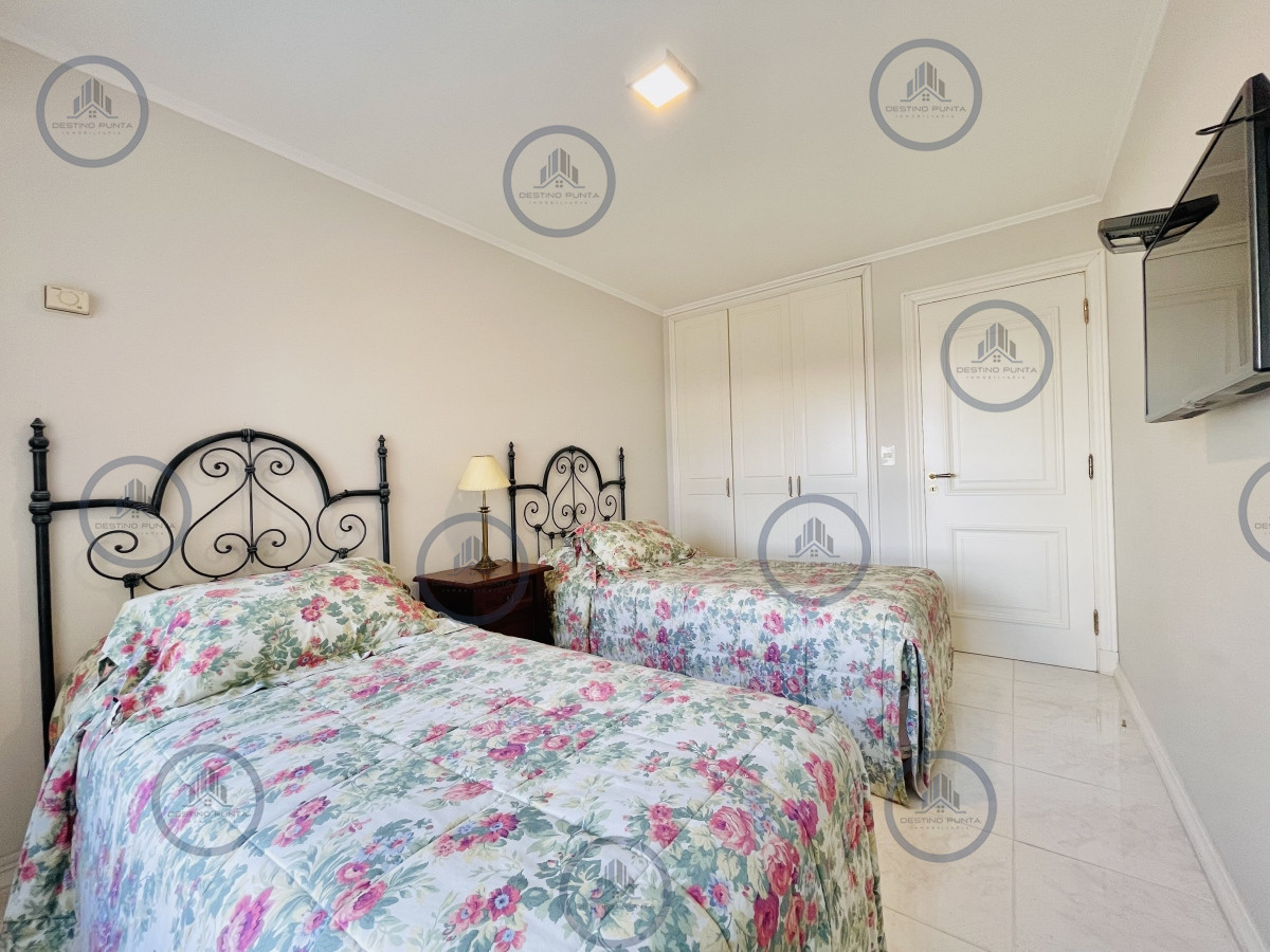Apartamento ID.79 - Apartamento de 3 Dormitorios sobre Playa Mansa, en Venta y Alquiler, Punta del Este