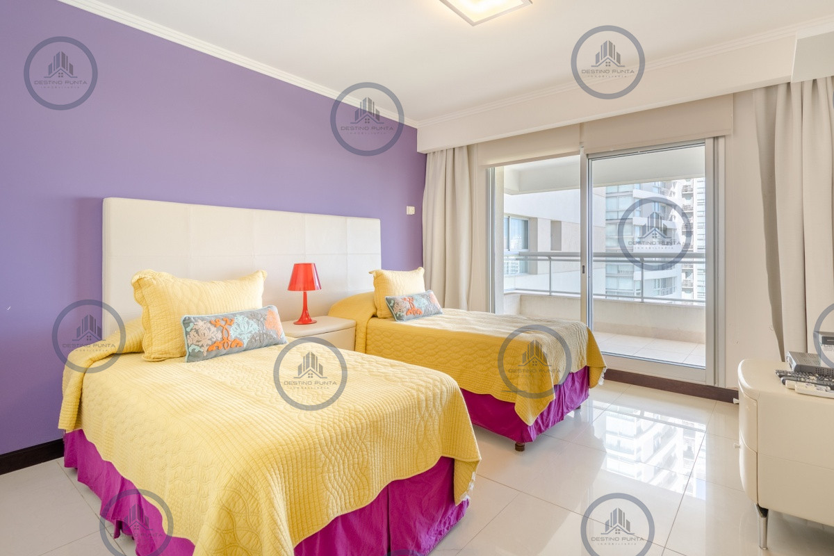 Apartamento ID.89 - Oportunidad Moderno Apartamento de 3 Dormitorio y Dependencia Frente al Mar, Playa Brava