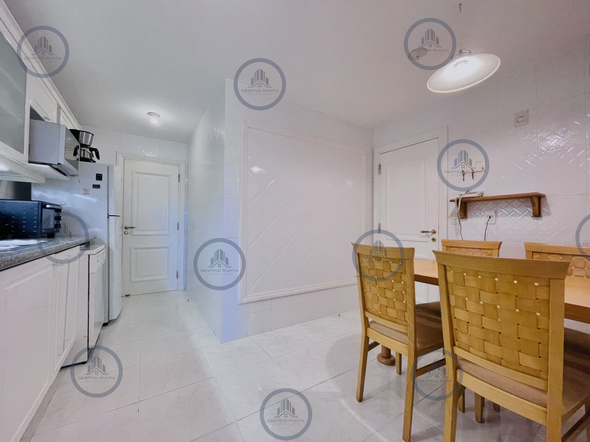 Apartamento ID.79 - Apartamento de 3 Dormitorios sobre Playa Mansa, en Venta y Alquiler, Punta del Este