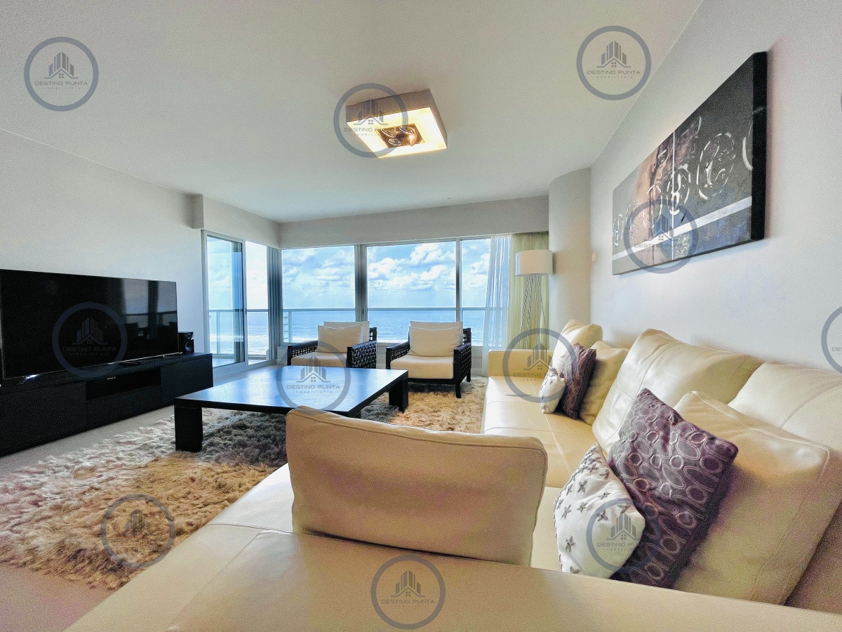 Apartamento ID.56 - Oportunidad en Venta, Moderno Apartamento de 2 Dormitorios y Dependencia sobre Primera Línea de playa Brava, Le Parc