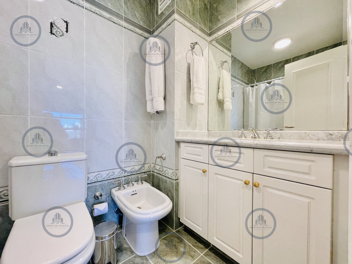 Apartamento ID.79 - Apartamento de 3 Dormitorios sobre Playa Mansa, en Venta y Alquiler, Punta del Este