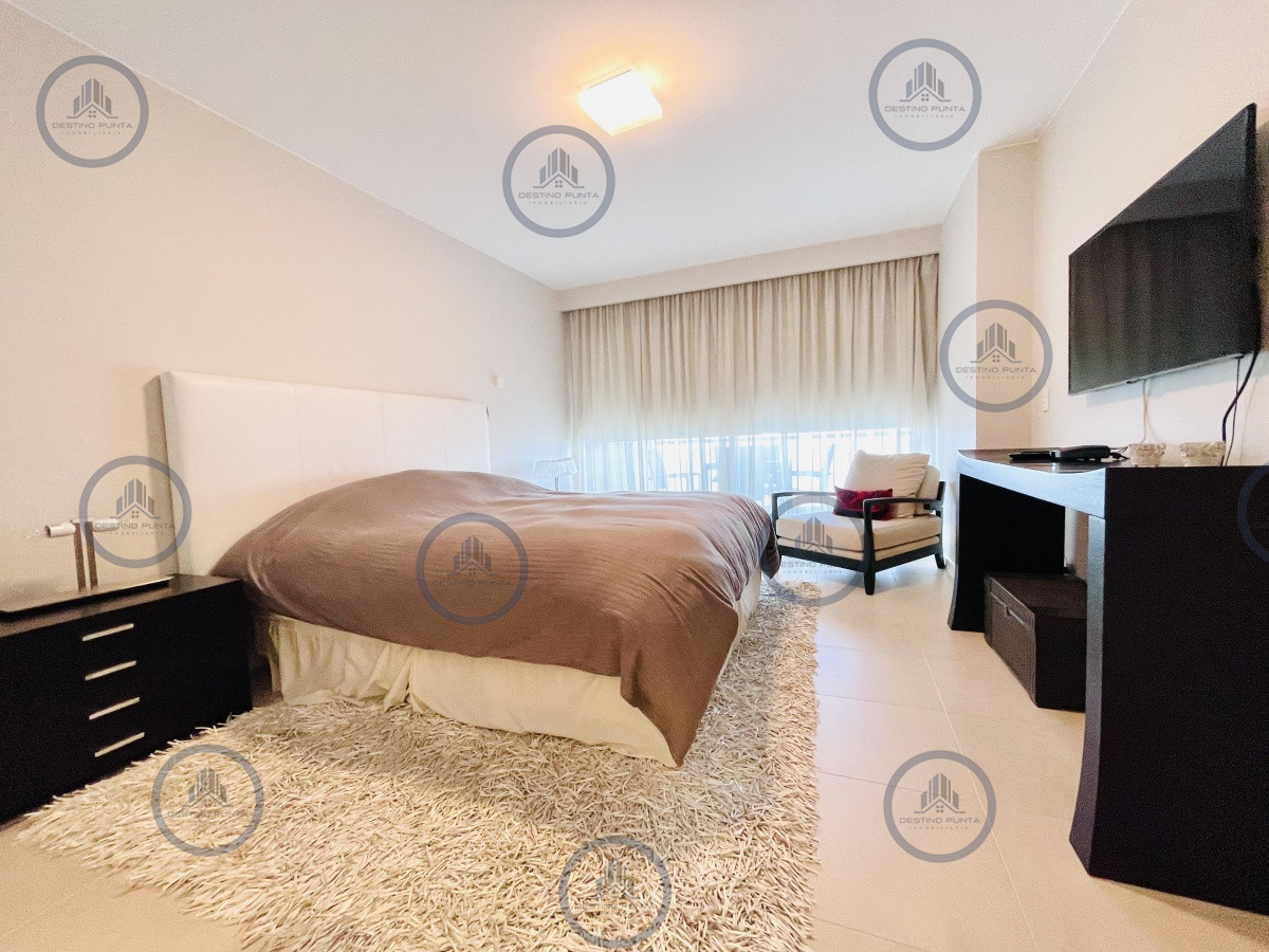Apartamento ID.56 - Oportunidad en Venta, Moderno Apartamento de 2 Dormitorios y Dependencia sobre Primera Línea de playa Brava, Le Parc