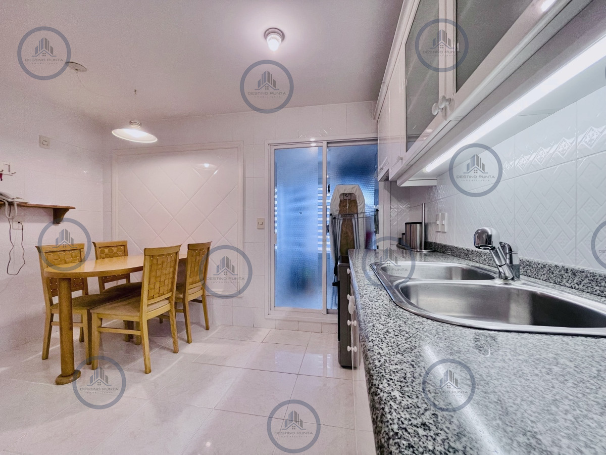 Apartamento ID.79 - Apartamento de 3 Dormitorios sobre Playa Mansa, en Venta y Alquiler, Punta del Este