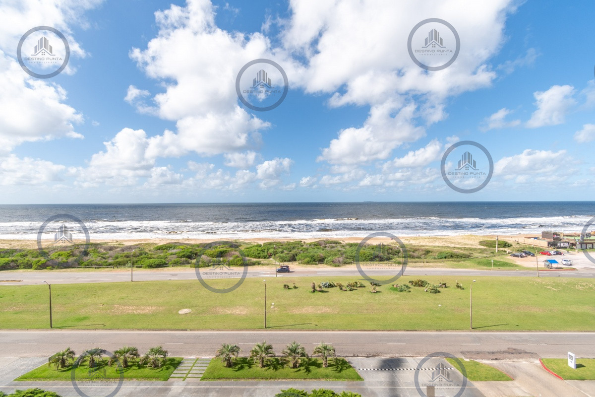 Apartamento ID.89 - Oportunidad Moderno Apartamento de 3 Dormitorio y Dependencia Frente al Mar, Playa Brava