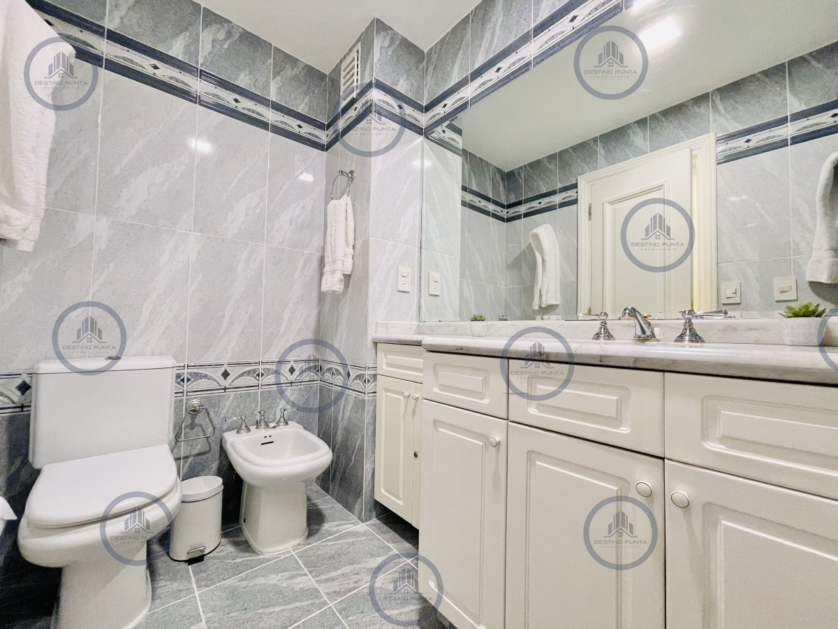 Apartamento ID.79 - Apartamento de 3 Dormitorios sobre Playa Mansa, en Venta y Alquiler, Punta del Este