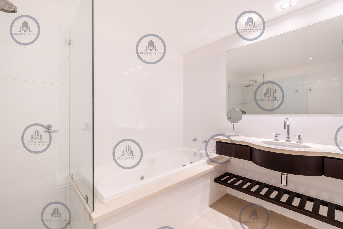 Apartamento ID.89 - Oportunidad Moderno Apartamento de 3 Dormitorio y Dependencia Frente al Mar, Playa Brava