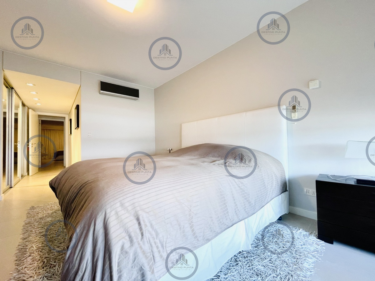 Apartamento ID.56 - Oportunidad en Venta, Moderno Apartamento de 2 Dormitorios y Dependencia sobre Primera Línea de playa Brava, Le Parc
