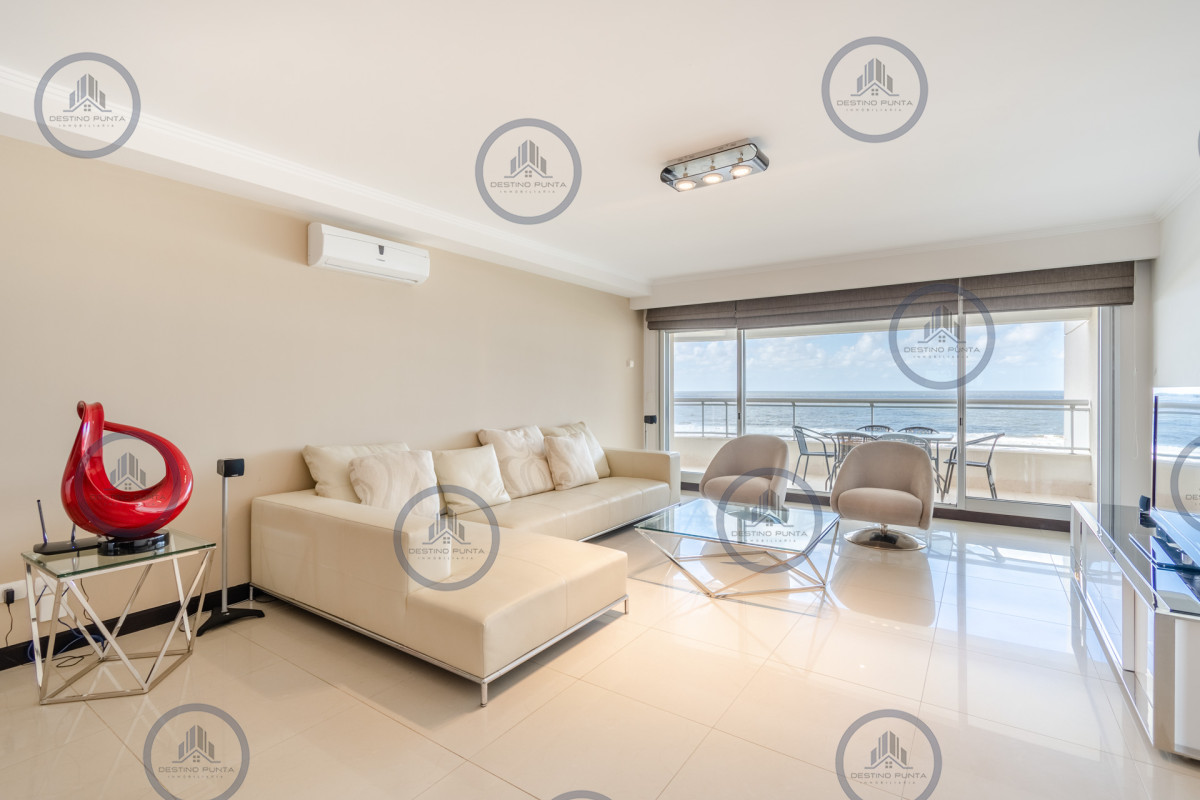 Apartamento ID.89 - Oportunidad Moderno Apartamento de 3 Dormitorio y Dependencia Frente al Mar, Playa Brava