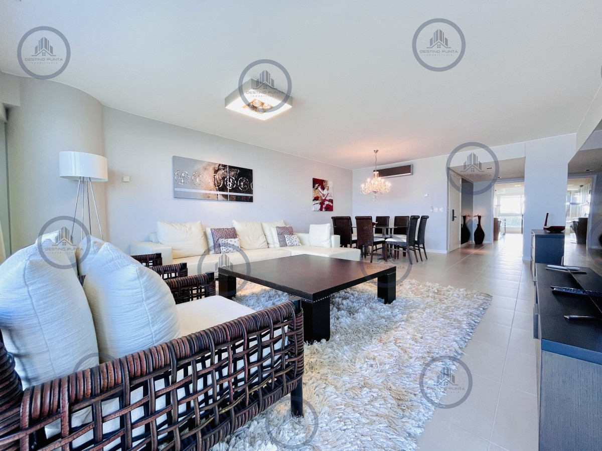 Apartamento ID.56 - Oportunidad en Venta, Moderno Apartamento de 2 Dormitorios y Dependencia sobre Primera Línea de playa Brava, Le Parc