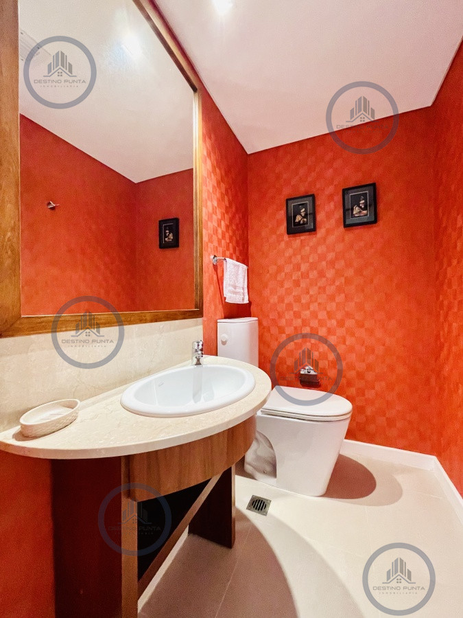 Apartamento ID.56 - Oportunidad en Venta, Moderno Apartamento de 2 Dormitorios y Dependencia sobre Primera Línea de playa Brava, Le Parc