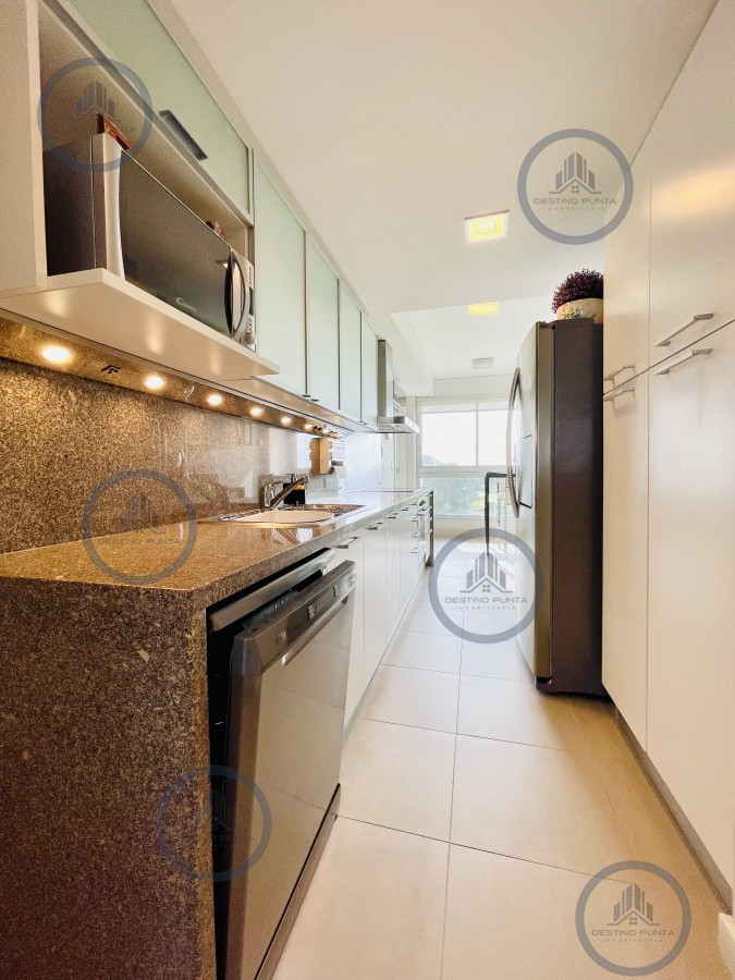 Apartamento ID.56 - Oportunidad en Venta, Moderno Apartamento de 2 Dormitorios y Dependencia sobre Primera Línea de playa Brava, Le Parc
