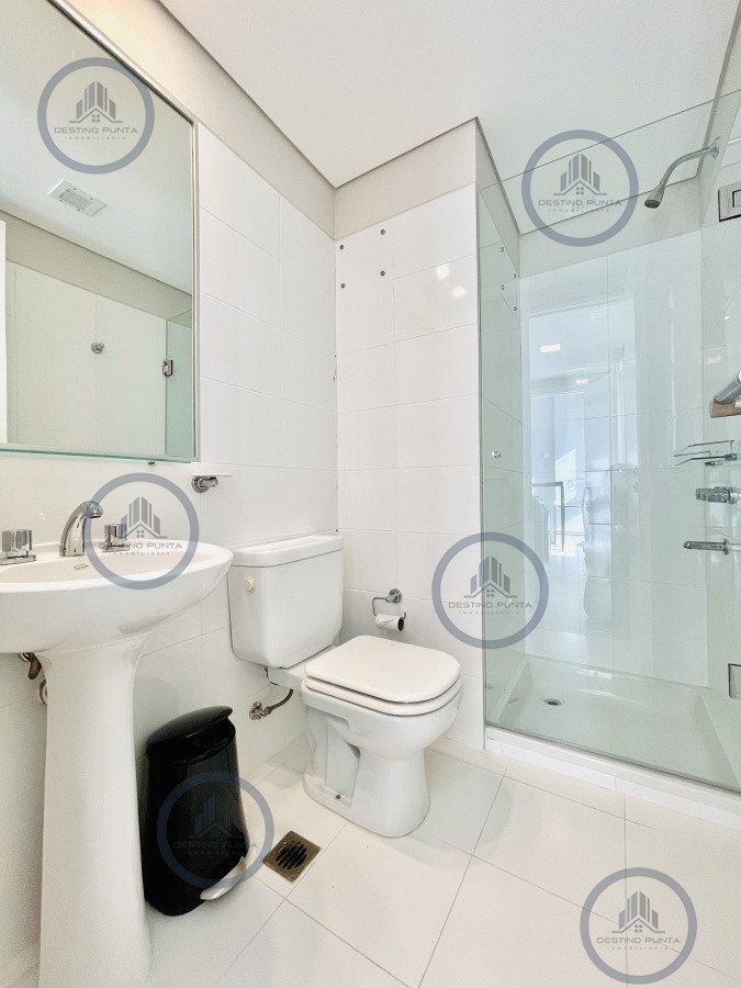 Apartamento ID.56 - Oportunidad en Venta, Moderno Apartamento de 2 Dormitorios y Dependencia sobre Primera Línea de playa Brava, Le Parc