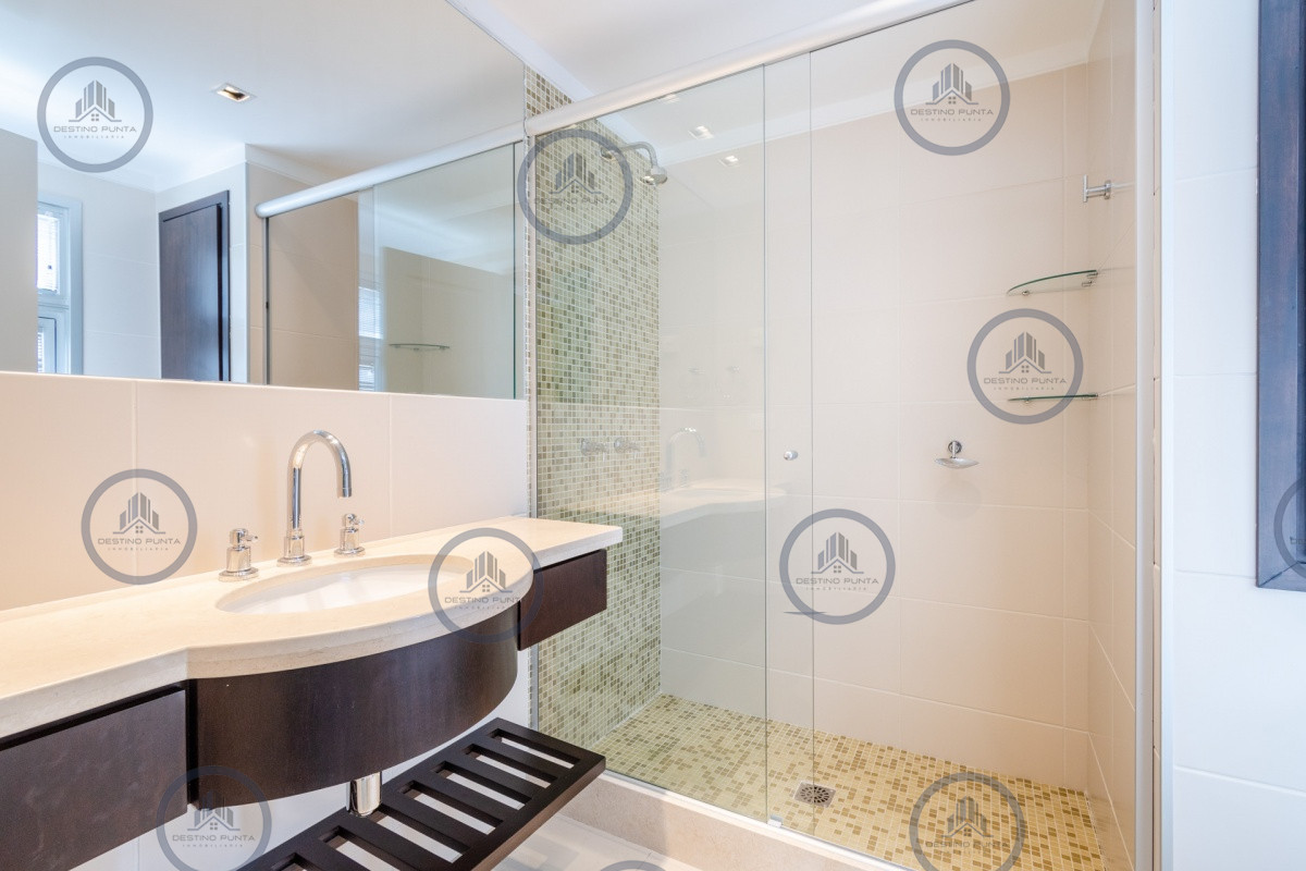 Apartamento ID.89 - Oportunidad Moderno Apartamento de 3 Dormitorio y Dependencia Frente al Mar, Playa Brava