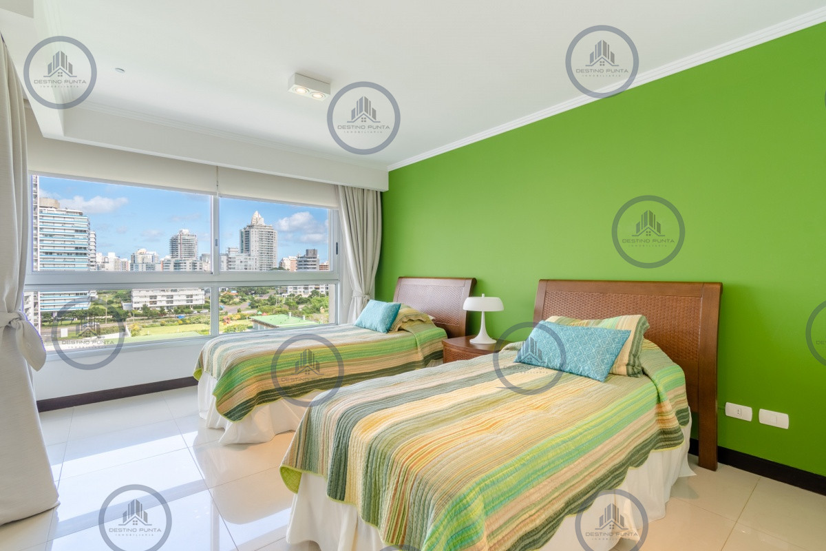 Apartamento ID.89 - Oportunidad Moderno Apartamento de 3 Dormitorio y Dependencia Frente al Mar, Playa Brava